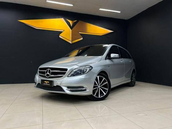 MERCEDES-BENZ B 200 1.6 SPORT TURBO GASOLINA 4P AUTOMÁTICO MERCEDES-BENZ B 200 1.6 SPORT TURBO GASOLINA 4P AUTOMÁTICO
